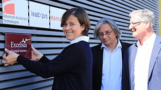 Five rewarding years of Synchrotron X-Ray Powder Diffraction for industry